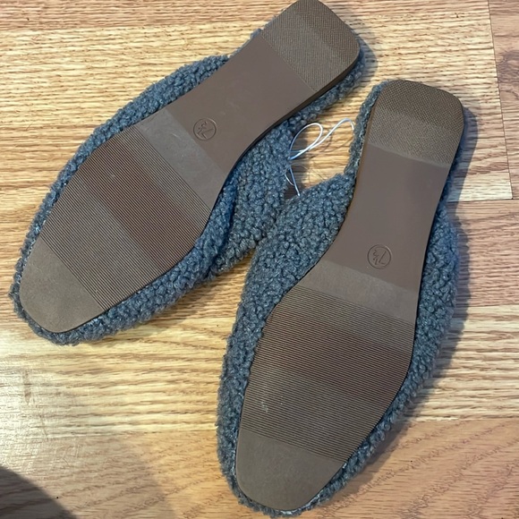 Universal Thread Slip On Margot Shoes - Picture 2 of 2